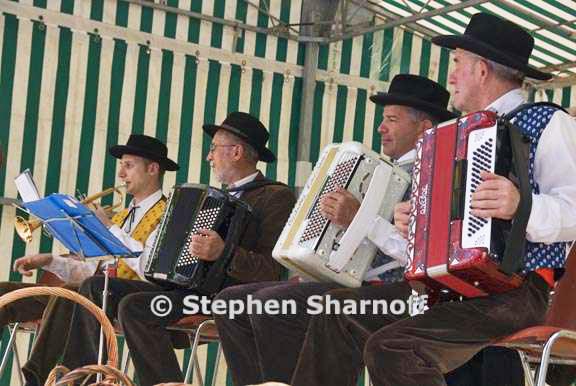 groupe la belugue 10 graphic